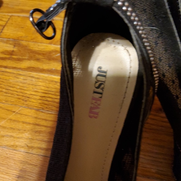 Heels - Picture 2 of 3